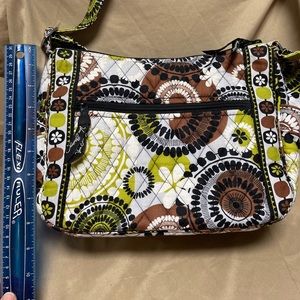 Vera Bradly cocoa moss on the go purse. Measurements in photos. Great condition.